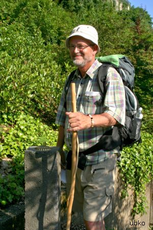 Jakobsweg Jakobusweg Mosel-Camino am Schlossweg und Aufgang zur St. Menas Kirche pilgrim Santiago Bethlehem Rom Trier Speyer Worms Mainz